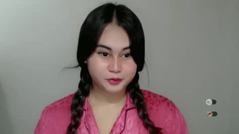 Snapshot of lorenpage_love chatting on 12-23-24, 03:01 LOREN online show from 12-23-24, 03:01