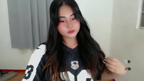Snapshot of lorenpage_love chatting on 03-01-25, 01:07 LOREN online show from 03-01-25, 01:07