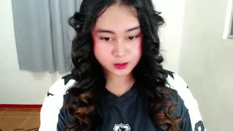 Snapshot of lorenpage_love chatting on 03-02-25, 06:48 LOREN online show from 03-02-25, 06:48