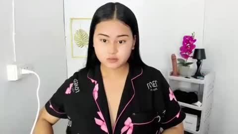 Snapshot of lorenpage_love chatting on 10-05-25, 06:34 LOREN online show from 10-05-25, 06:34