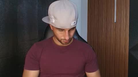  L O R E N Z O  Thumbs Up help  online show from 01-08-26, 05:37