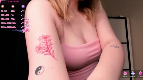 Snapshot of lorettacarnley chatting on 01-07-25, 09:25 Alice online show from 01-07-25, 09:25