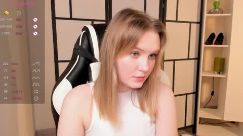Snapshot of lorettacarnley chatting on 02-02-25, 01:45 Alice online show from 02-02-25, 01:45