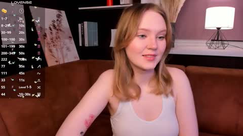 Snapshot of lorettacarnley chatting on 02-20-25, 07:19 Alice online show from 02-20-25, 07:19