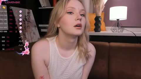 Snapshot of lorettacarnley chatting on 03-04-25, 07:22 Alice online show from 03-04-25, 07:22