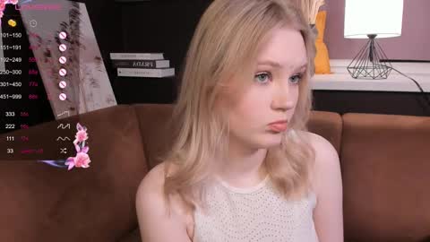 Snapshot of lorettacarnley chatting on 03-05-25, 01:31 Alice online show from 03-05-25, 01:31