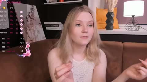 Snapshot of lorettacarnley chatting on 03-05-25, 04:34 Alice online show from 03-05-25, 04:34