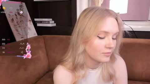 Snapshot of lorettacarnley chatting on 03-06-25, 10:15 Alice online show from 03-06-25, 10:15