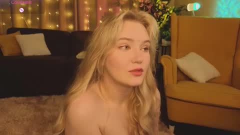 Snapshot of lorettacarnley chatting on 09-25-25, 09:07 Alice online show from 09-25-25, 09:07