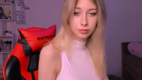 Lori online show from 10-03-25, 04:59