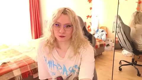Lori -----------------------------------    online show from 10-02-25, 01:40