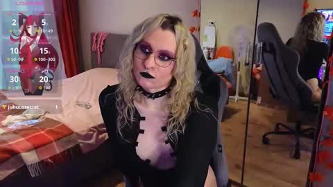 Snapshot of lori_myaf chatting on 10-22-25, 01:44 Lori ----------------------------------- online show from 10-22-25, 01:44