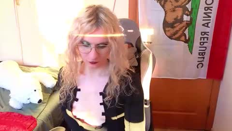 Lori -----------------------------------    online show from 02-14-26, 01:41