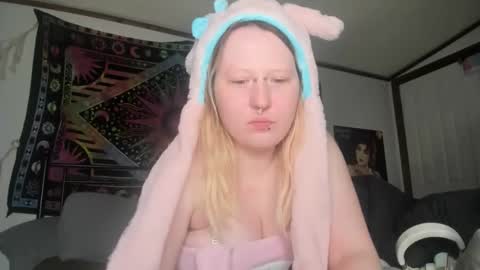 Snapshot of loricritter2 chatting on 12-18-25, 01:11 Lori Critter online show from 12-18-25, 01:11