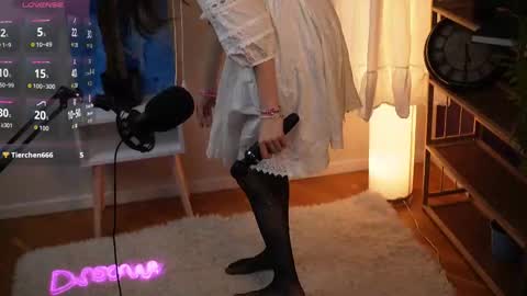 Snapshot of lornafletcher chatting on 09-17-25, 08:32 Ivy online show from 09-17-25, 08:32