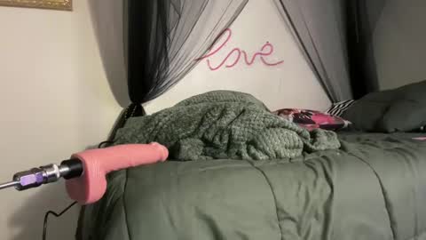 Snapshot of lottiepoppie chatting on 02-20-25, 08:50 Lottiepoppie online show from 02-20-25, 08:50