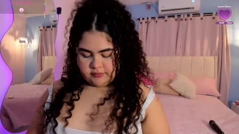 Snapshot of lou_22_ chatting on 02-08-26, 01:58 Lou online show from 02-08-26, 01:58