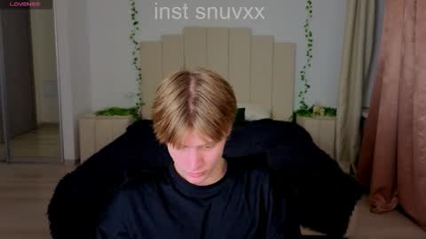 Snapshot of louie_evans chatting on 10-29-25, 09:05 louie_evans online show from 10-29-25, 09:05