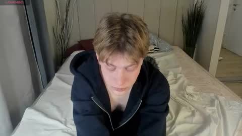 Snapshot of louie_evans chatting on 11-17-25, 03:45 louie_evans online show from 11-17-25, 03:45