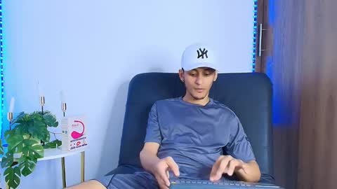 Snapshot of louis_ale chatting on 11-06-25, 07:48 Alejandro online show from 11-06-25, 07:48