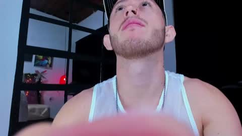 Snapshot of louis_bcasta1 chatting on 12-22-24, 11:11 OF louis bcasta1 online show from 12-22-24, 11:11