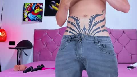 Snapshot of louis_bcasta1 chatting on 01-20-25, 11:02 OF louis bcasta1 online show from 01-20-25, 11:02