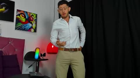 Snapshot of louis_bcasta1 chatting on 02-14-25, 11:10 OF louis bcasta1 online show from 02-14-25, 11:10