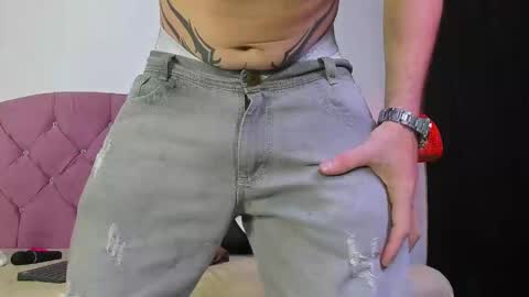 Snapshot of louis_bcasta1 chatting on 03-06-25, 11:03 OF louis bcasta1 online show from 03-06-25, 11:03