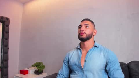 Snapshot of louis_connor chatting on 02-17-26, 07:05 Louis online show from 02-17-26, 07:05