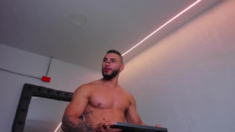 Snapshot of louis_connor chatting on 02-25-26, 07:18 Louis online show from 02-25-26, 07:18