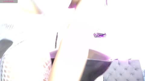 Snapshot of louise_nails chatting on 12-05-24, 01:28 LouIse online show from 12-05-24, 01:28