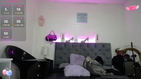Snapshot of louise_nails chatting on 02-27-25, 11:52 LouIse online show from 02-27-25, 11:52