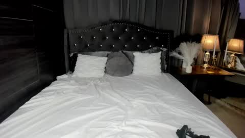 Snapshot of louiseelizabeth chatting on 11-17-25, 02:45 samantha online show from 11-17-25, 02:45