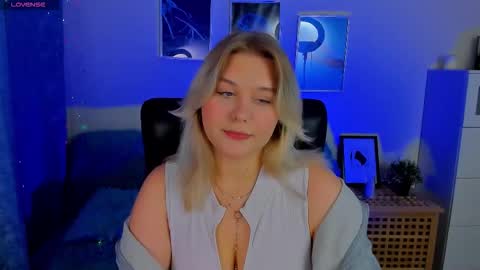 Loise online show from 10-25-25, 03:40