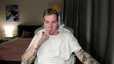 Louis  online show from 12-25-24, 03:28