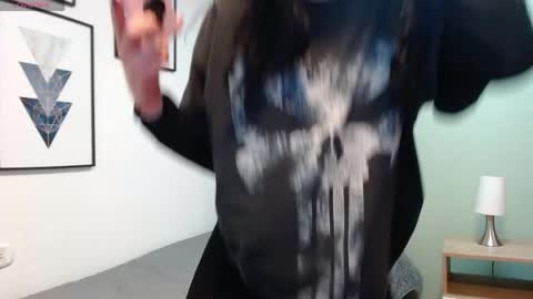 Snapshot of lourdes_metal chatting on 04-15-26, 09:26 Lou online show from 04-15-26, 09:26