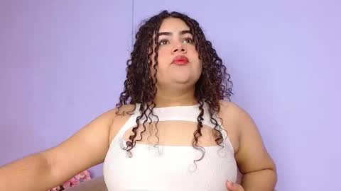 Snapshot of lourdes_moon22 chatting on 10-18-25, 01:45 lourdes_moon22 online show from 10-18-25, 01:45