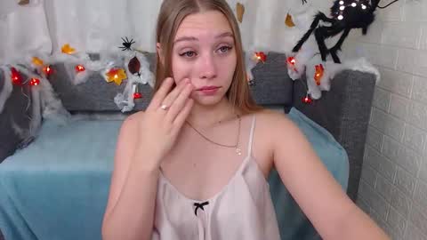 Snapshot of love_bella_ chatting on 10-10-25, 12:42 love bella online show from 10-10-25, 12:42