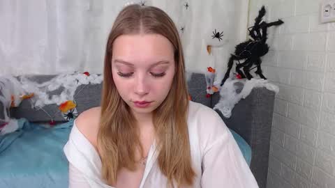 Snapshot of love_bella_ chatting on 10-20-25, 12:11 love bella online show from 10-20-25, 12:11