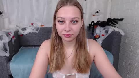 Snapshot of love_bella_ chatting on 10-27-25, 12:36 love bella online show from 10-27-25, 12:36