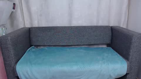 Snapshot of love_bella_ chatting on 11-10-25, 12:09 love bella online show from 11-10-25, 12:09