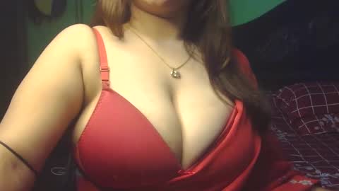 Snapshot of love_luna_angel chatting on 12-28-24, 09:30 Luna online show from 12-28-24, 09:30