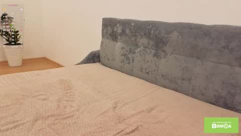 Polly online show from 10-29-25, 12:40