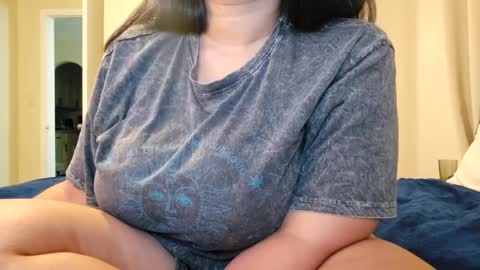 Snapshot of love_raquel_xo chatting on 09-23-25, 02:14 Raquel Love online show from 09-23-25, 02:14