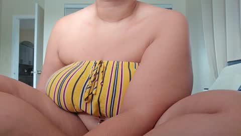 Snapshot of love_raquel_xo chatting on 10-11-25, 07:01 Raquel Love online show from 10-11-25, 07:01