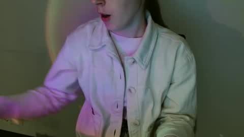 Snapshot of love_vivian chatting on 02-14-26, 10:12 Vivian online show from 02-14-26, 10:12