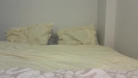 Belle  online show from 03-18-26, 09:29