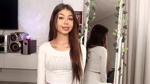 Snapshot of lovekellan chatting on 02-20-26, 11:22 Flora online show from 02-20-26, 11:22