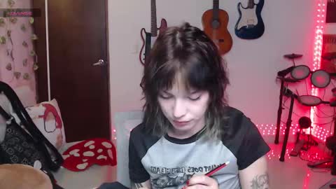 Cassie online show from 10-20-25, 01:28
