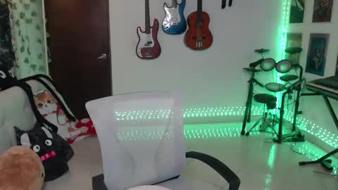 Cassie online show from 10-26-25, 10:04